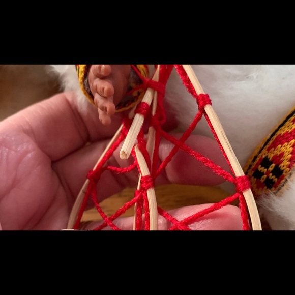 2 Vintage Inuit Eskimo dolls in furs with snowshoes - Picture 9 of 9